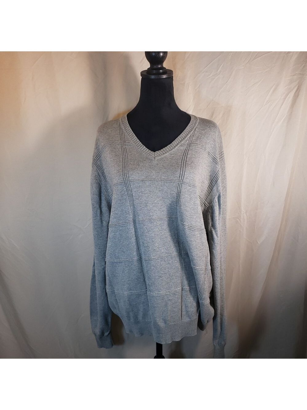Saddlebred V-Neck Sweater in Soft Gray - L